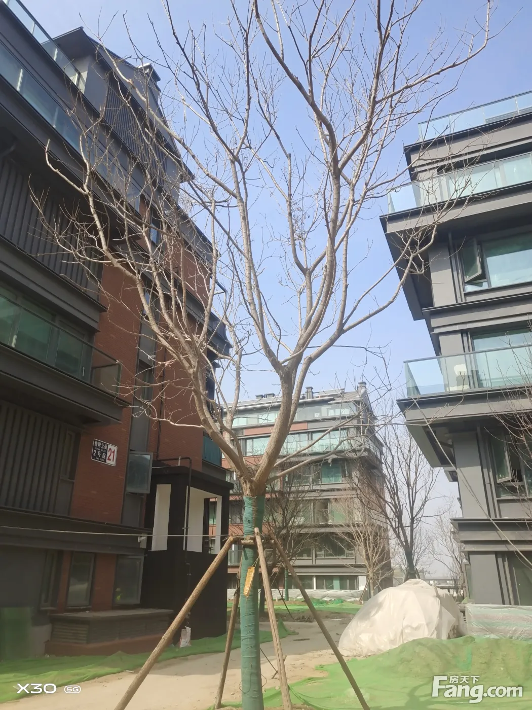 中海首开拾光里新拍现场谍照实时了解楼盘新动态