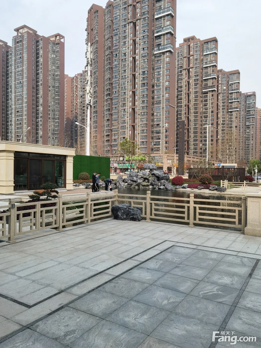 房天下>武汉新房>楼盘资讯>正文>阳光很好,正常营业 东湖one,三月樱花