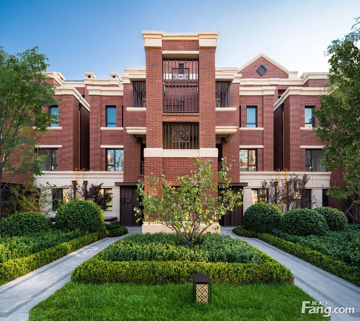 房天下>天津新房>楼盘资讯>正文>金地艺墅家酩悦 低密洋房叠拼,临近