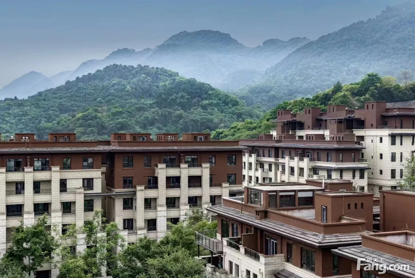 重庆主城沙坪坝磁器口景区旁,俊峰山万里览山现房别墅,版式结构,南北