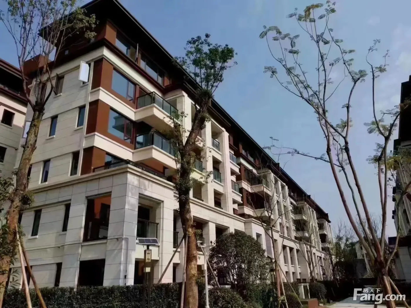 俊峰山万里新拍现场谍照实时了解楼盘新动态