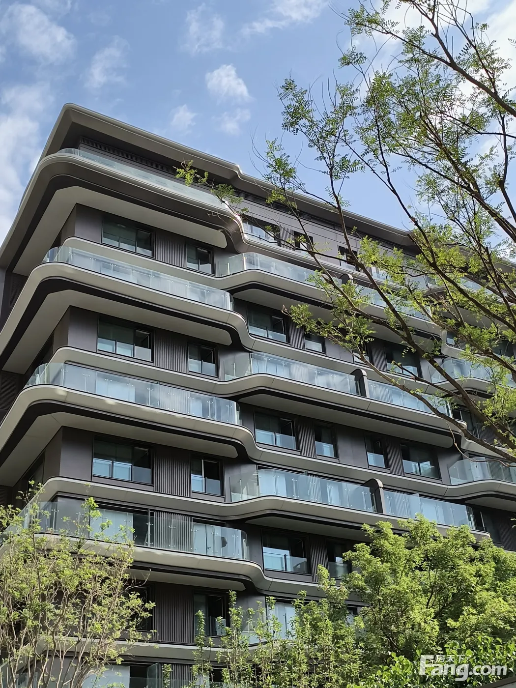 中海甲叁号院好不好置业顾问从项目现场发回新鲜组图