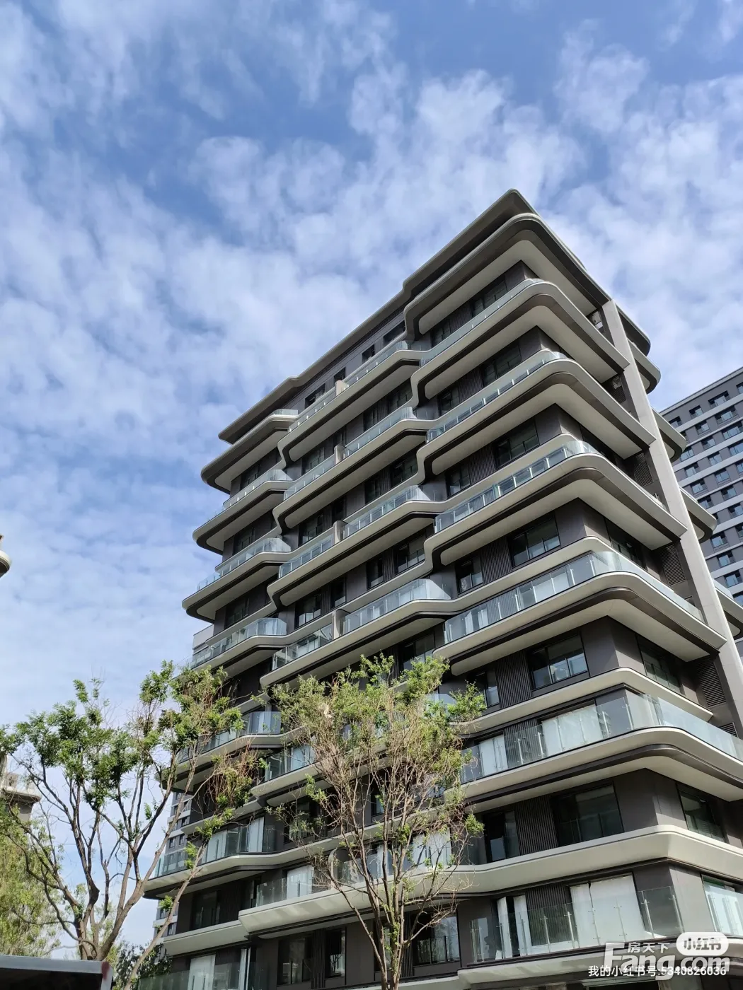 中海甲叁号院好不好置业顾问从项目现场发回新鲜组图