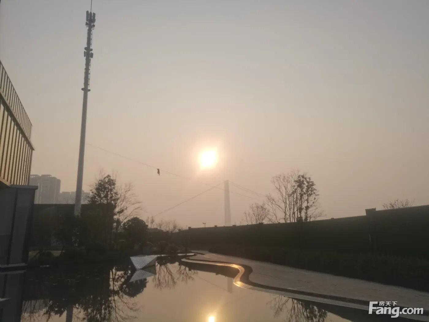 國鐵印江瀾,就在鸚鵡洲長江大橋橋頭附近,臨近南湖中學倒口湖校區