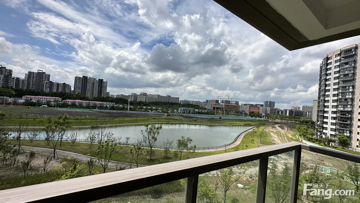 房天下>上海新房>楼盘资讯>正文>上港星江湾,南侧滨