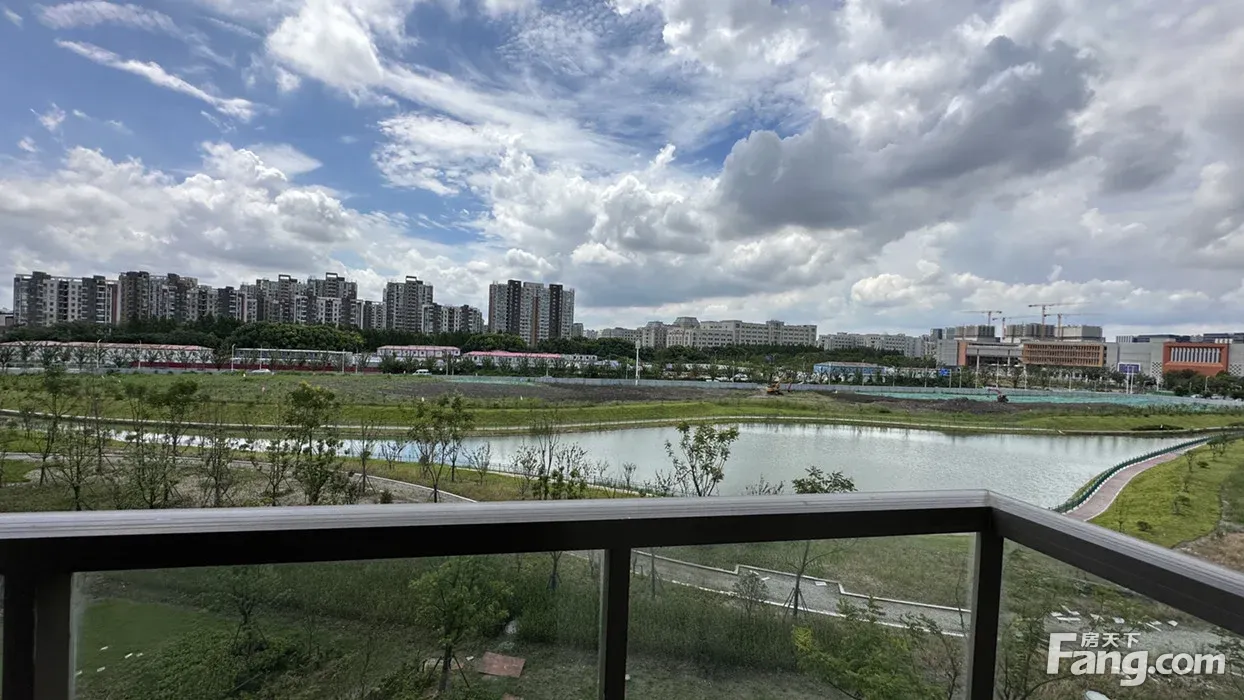 房天下>上海新房>楼盘资讯>正文>上港星江湾,南侧滨