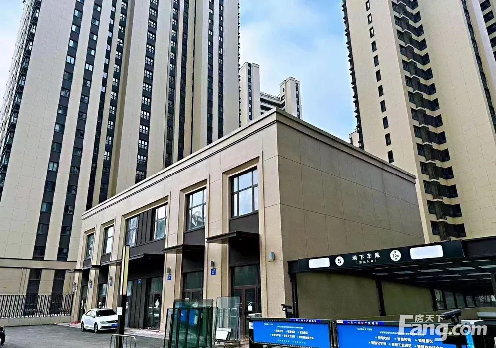 置业顾问亲自拍摄的华发全运首府11月最新动态让你感受到现场的氛围