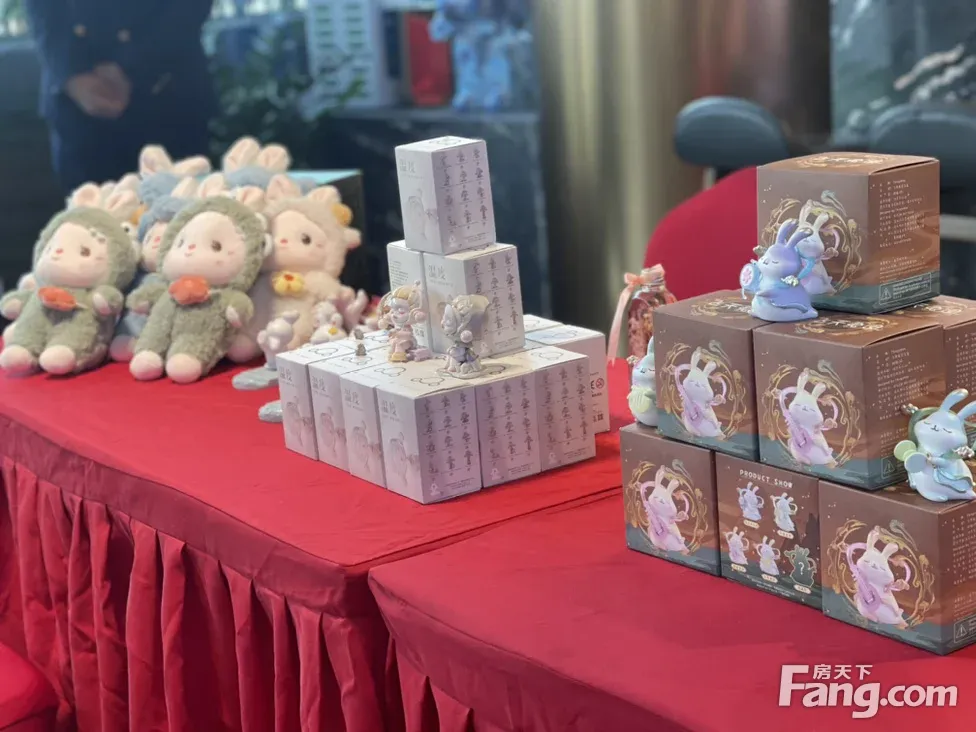 100元星礼卡立即报名>51000元/平方米在线咨询梧桐星宸案场活动,盲盒