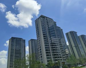 萃语华庭全新毛坯三室。采光视野好,不靠路