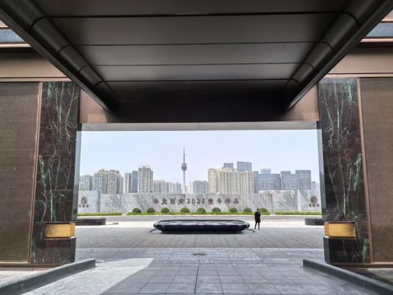曲江CCBD纯新盘 华发锦宸赋 周六售楼部实景展示区正式对外开放 华发品质标杆 人文大宅 万象城南侧 长安南路东侧 284户220/270平四 ...